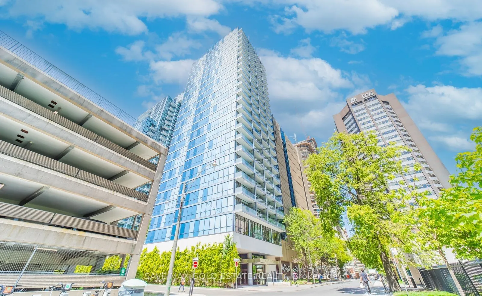 210 Simcoe Street, #810