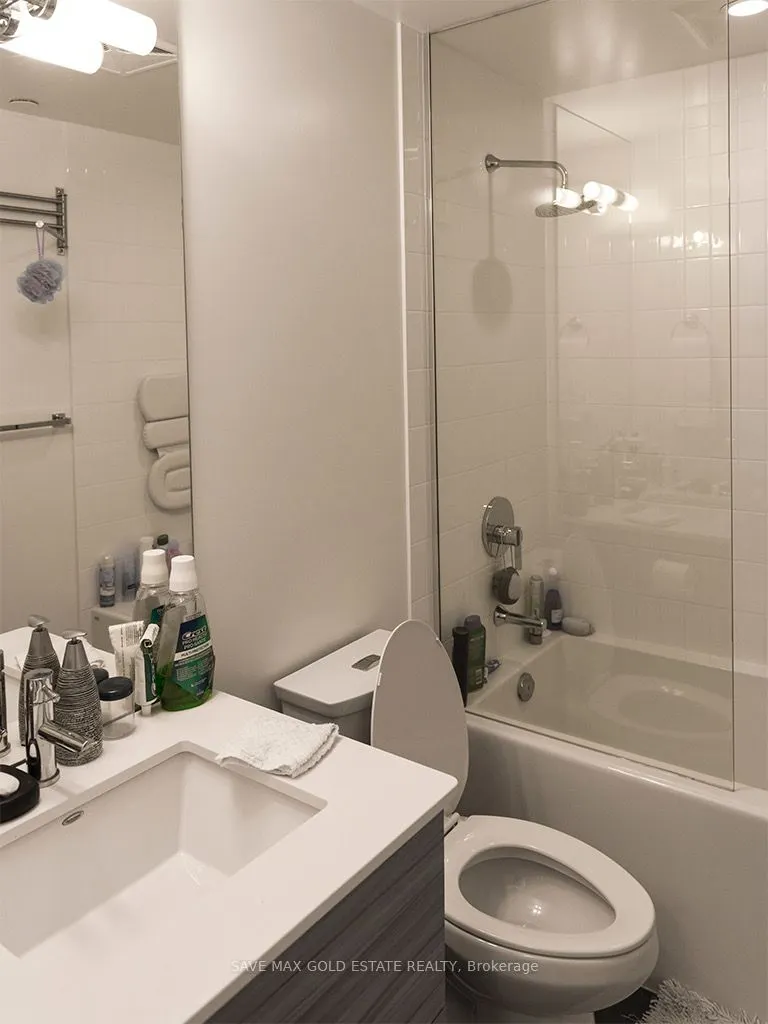 210 Simcoe Street, #810