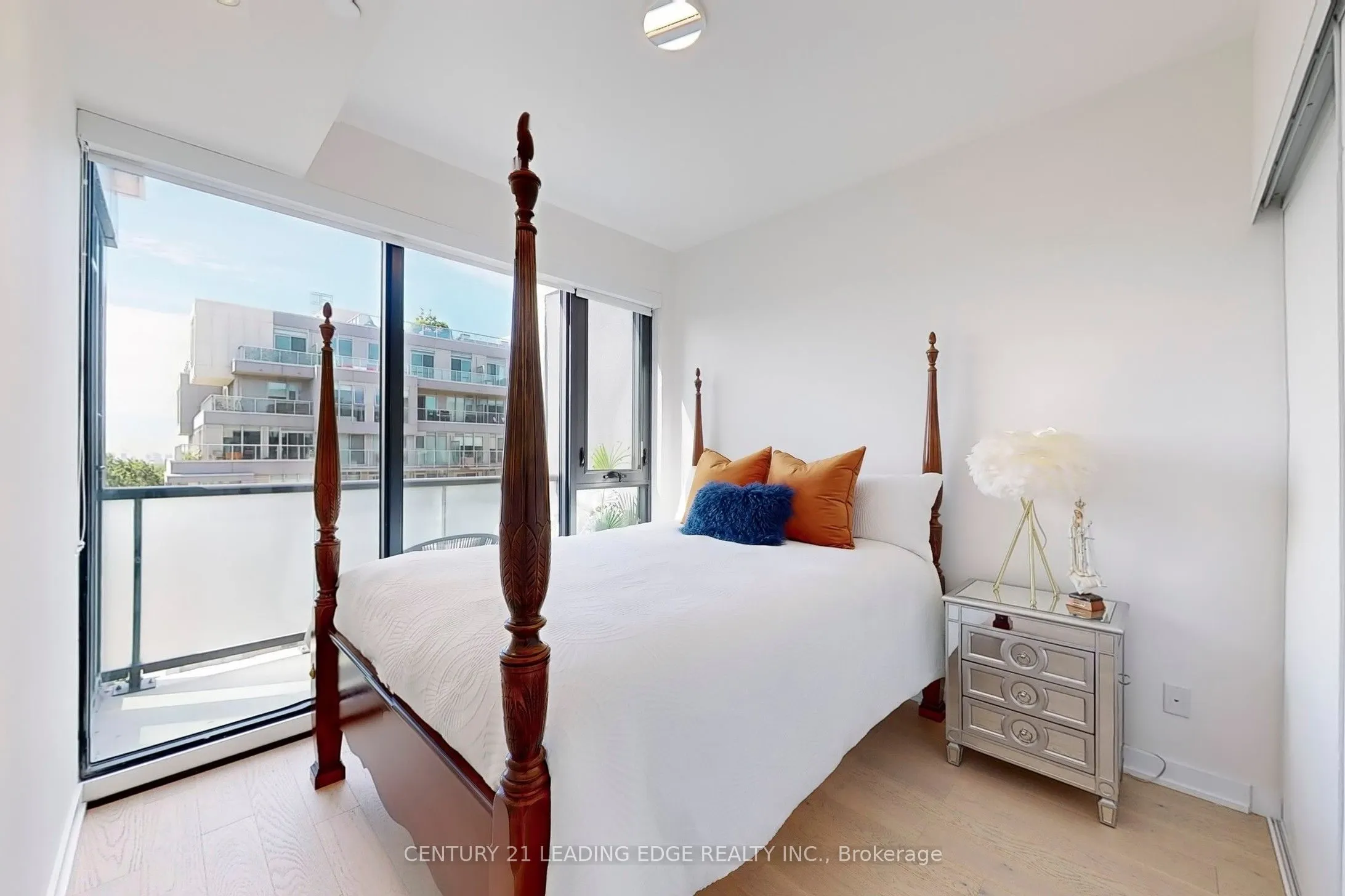840 St Clair Avenue W, #804
