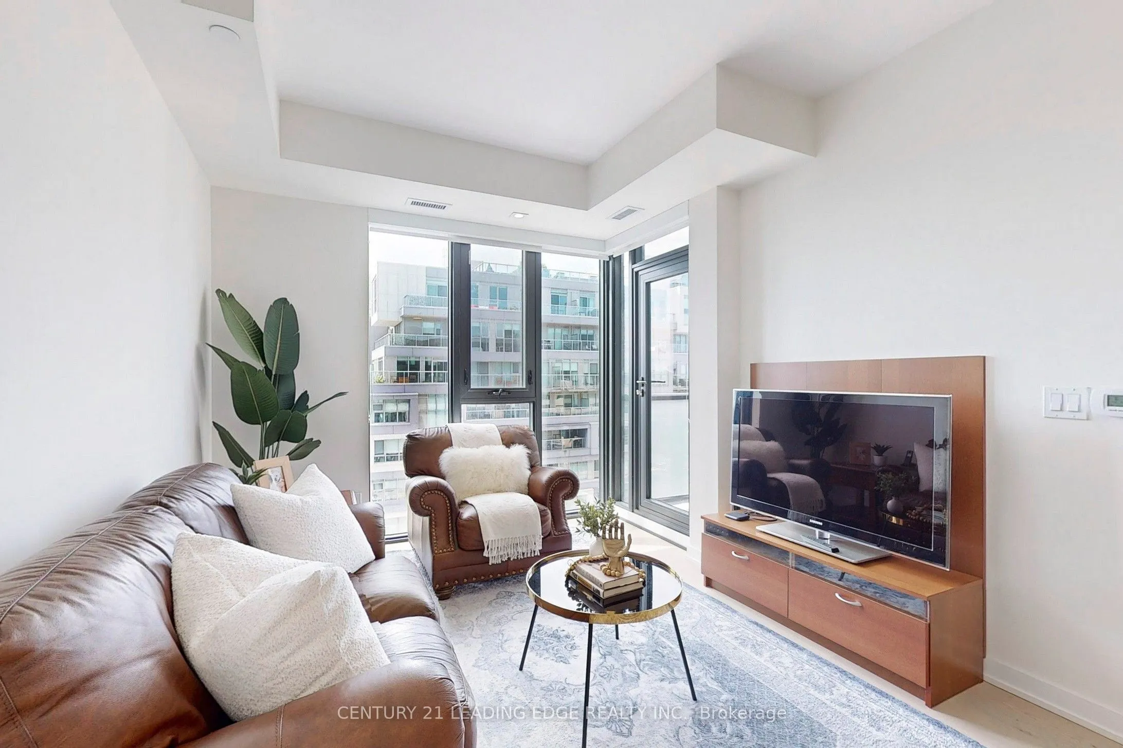 840 St Clair Avenue W, #804