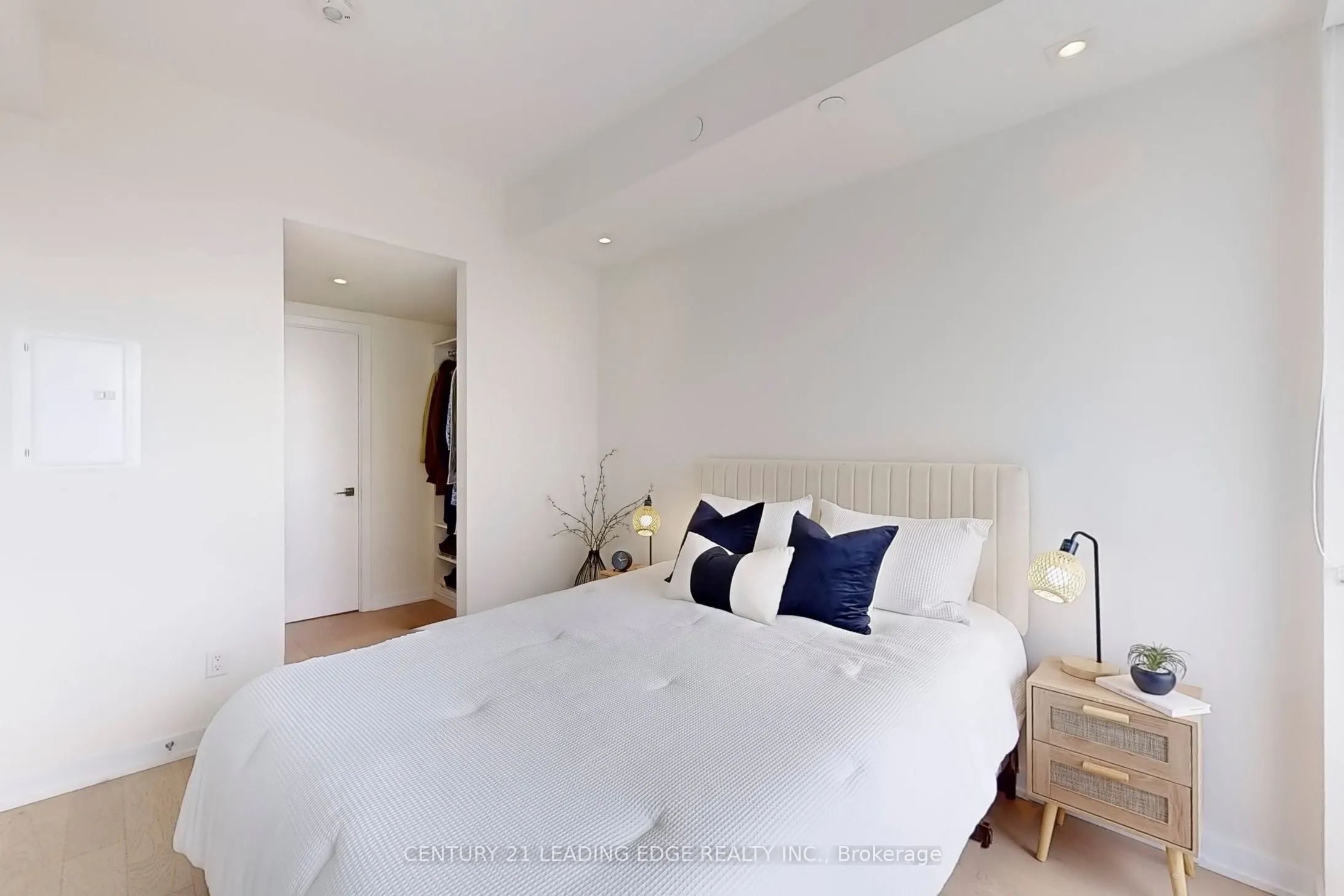 840 St Clair Avenue W, #804