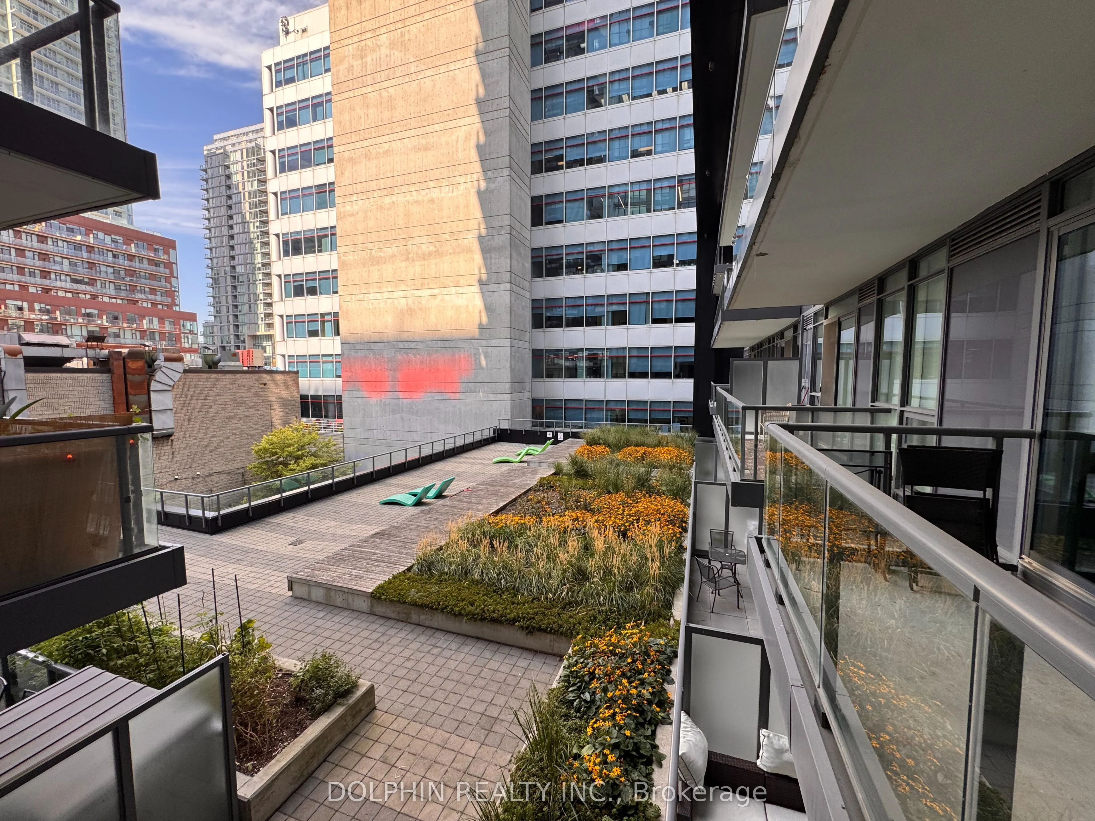 30 Roehampton Avenue, #409