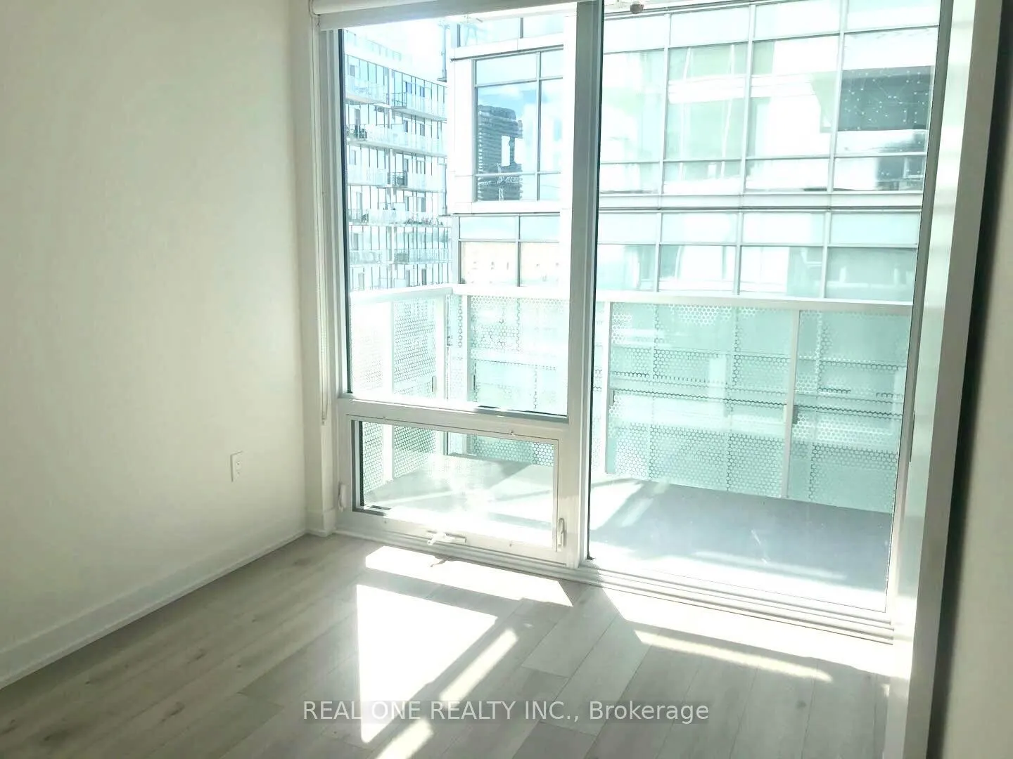 15 Queens Quay E, #608