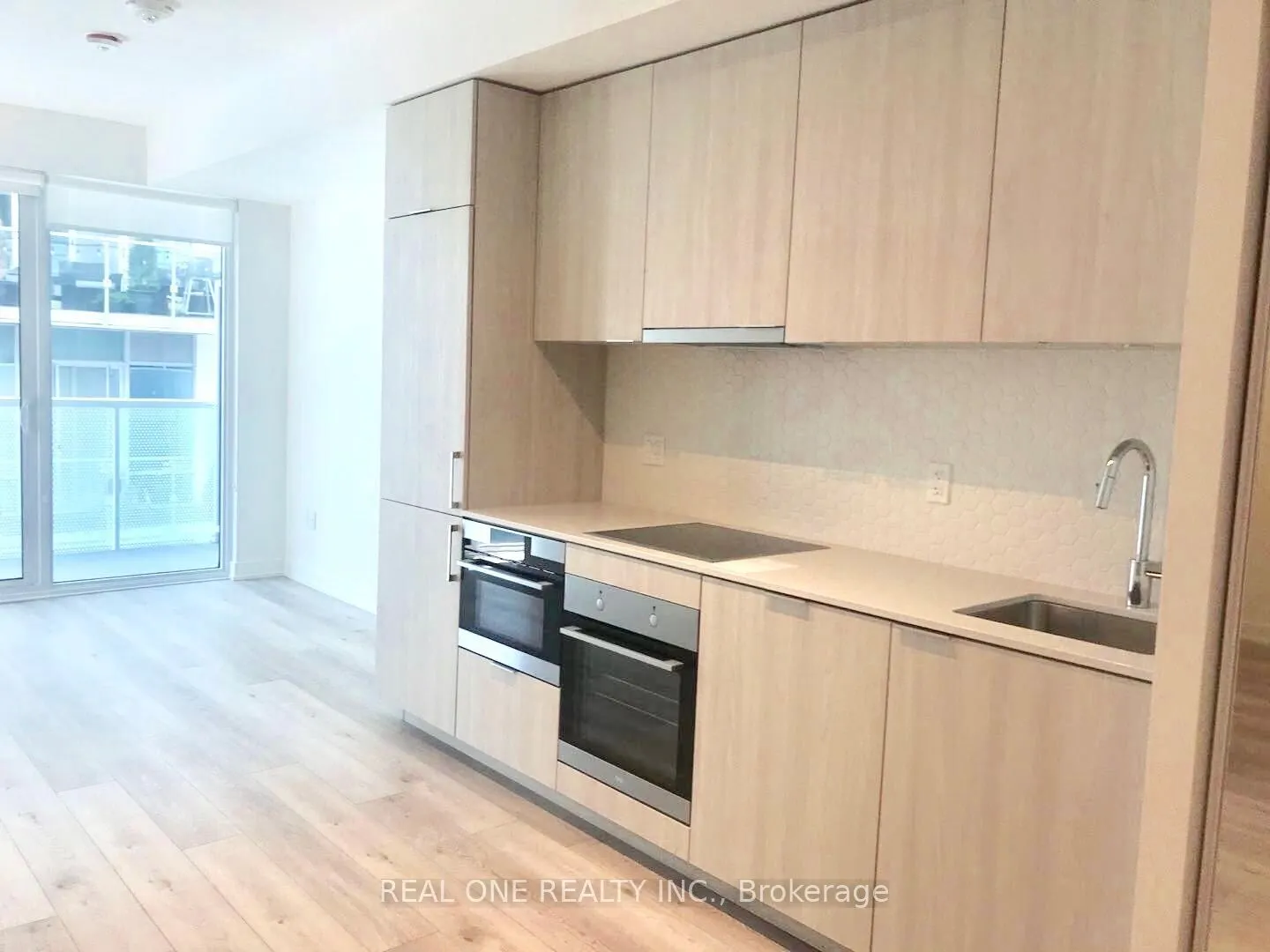 15 Queens Quay E, #608