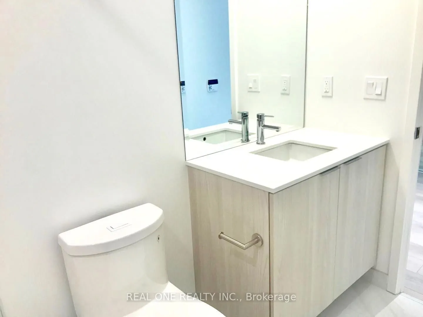 15 Queens Quay E, #608