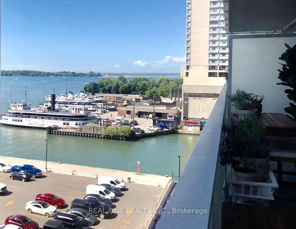15 Queens Quay E, #608