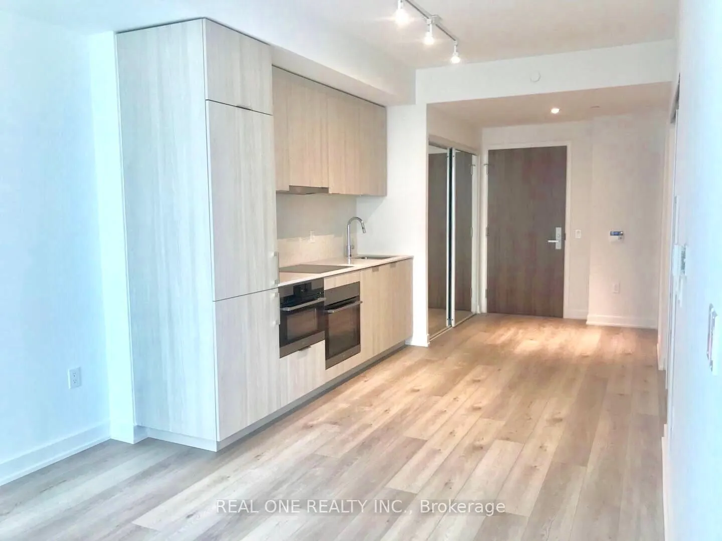 15 Queens Quay E, #608