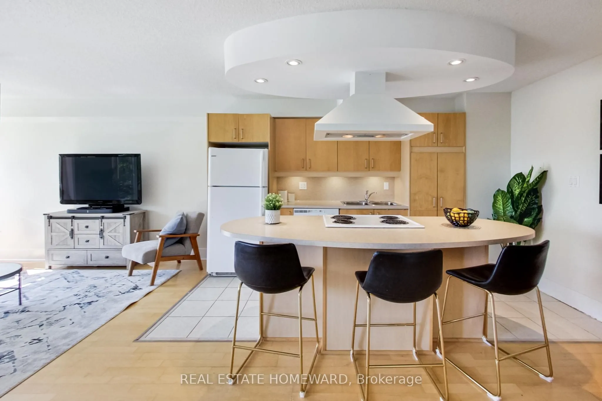 550 Queens Quay W, #201