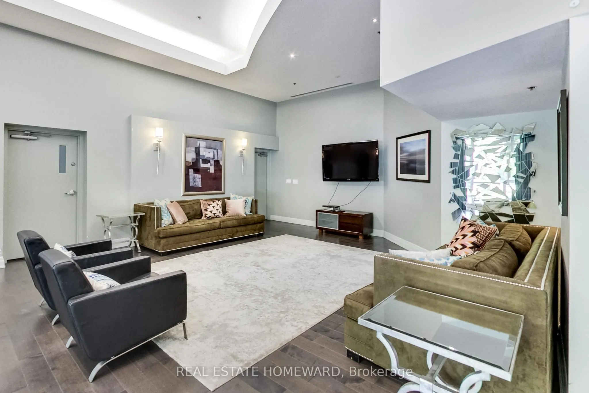 550 Queens Quay W, #201