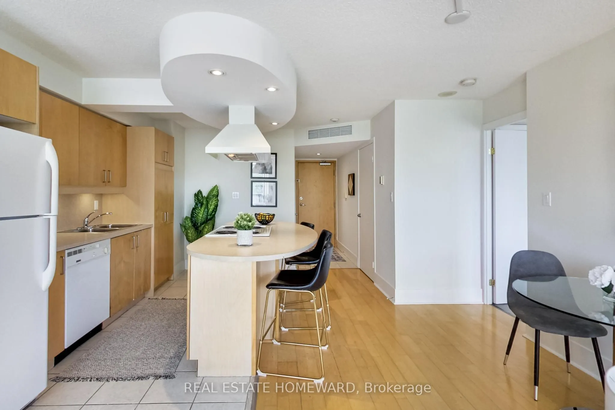 550 Queens Quay W, #201