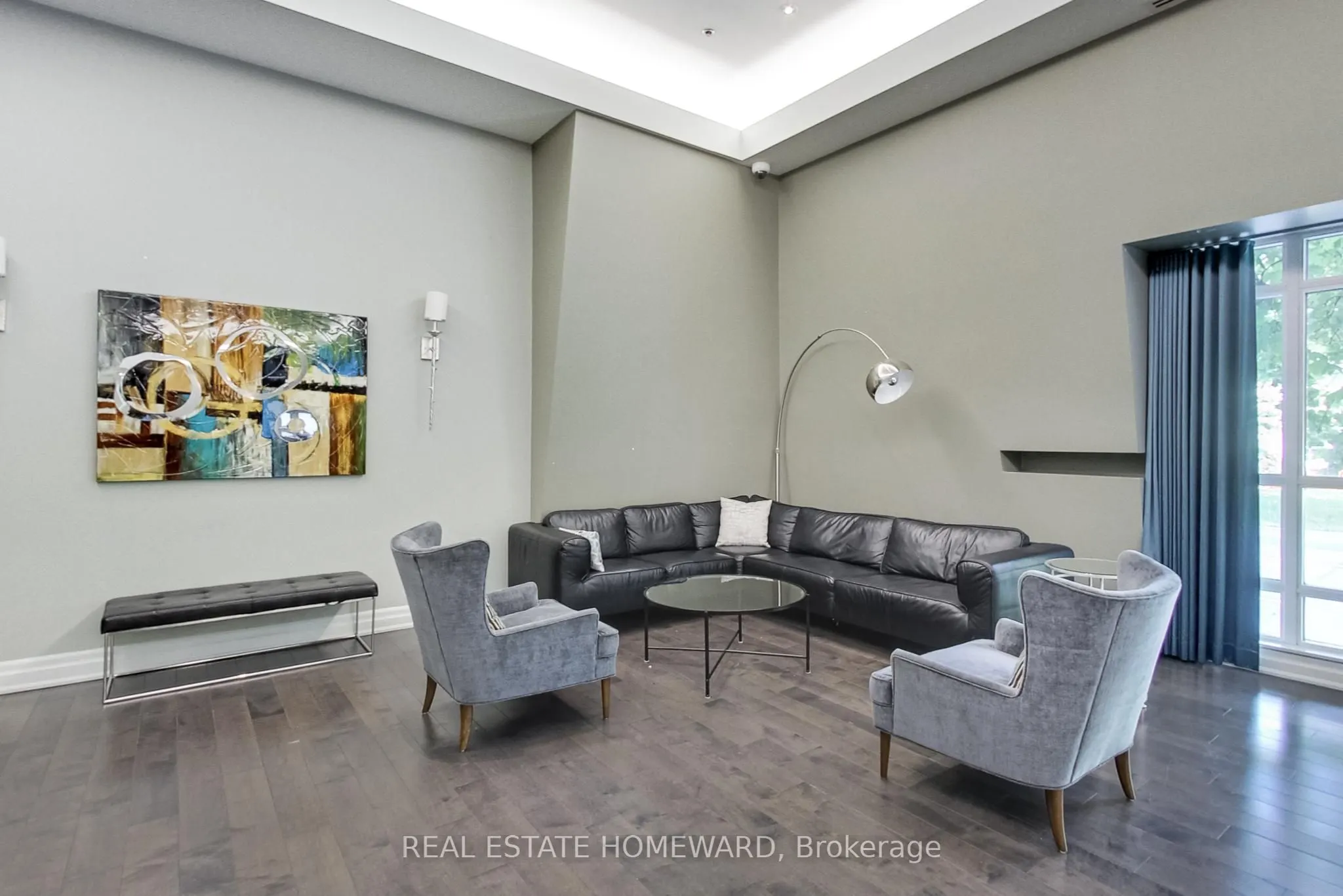 550 Queens Quay W, #201
