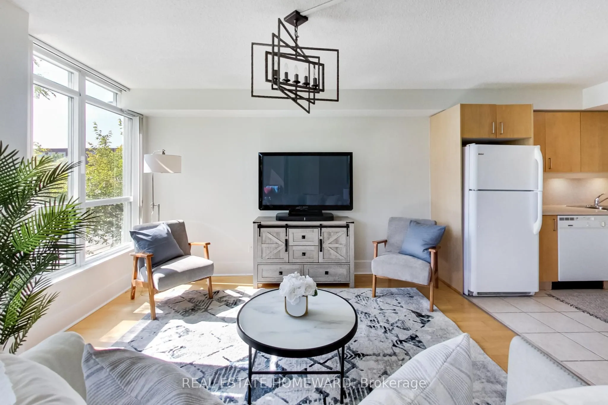 550 Queens Quay W, #201