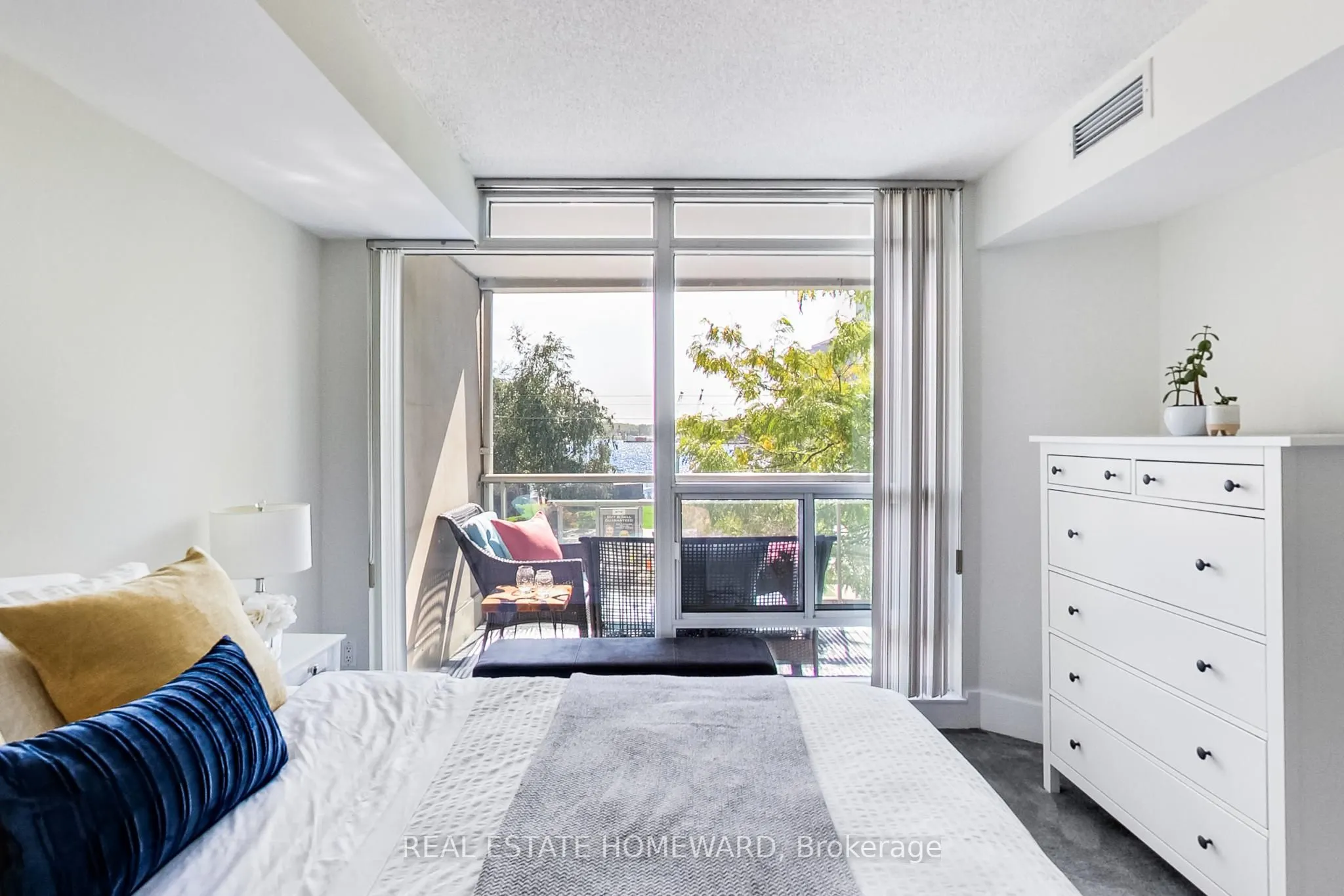 550 Queens Quay W, #201