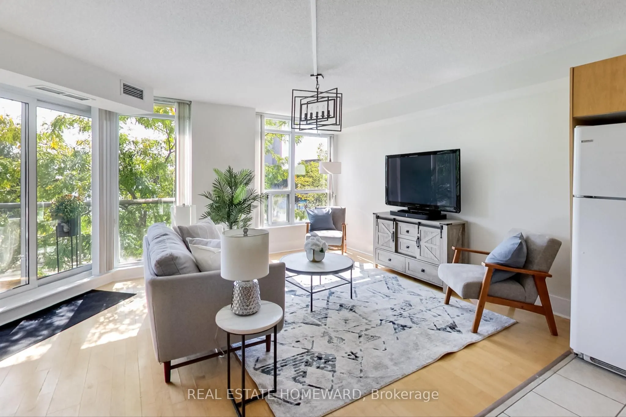 550 Queens Quay W, #201