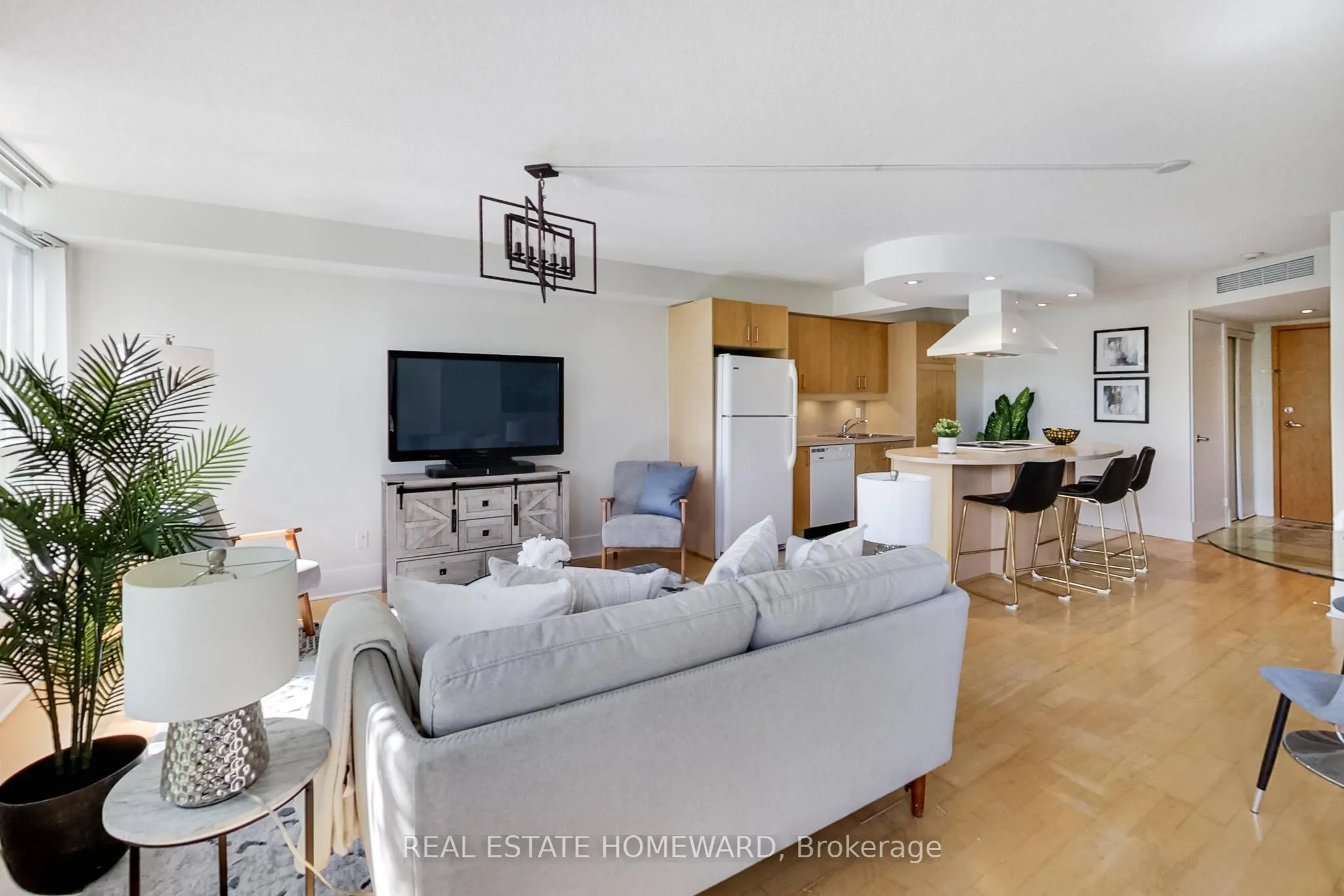 550 Queens Quay W, #201