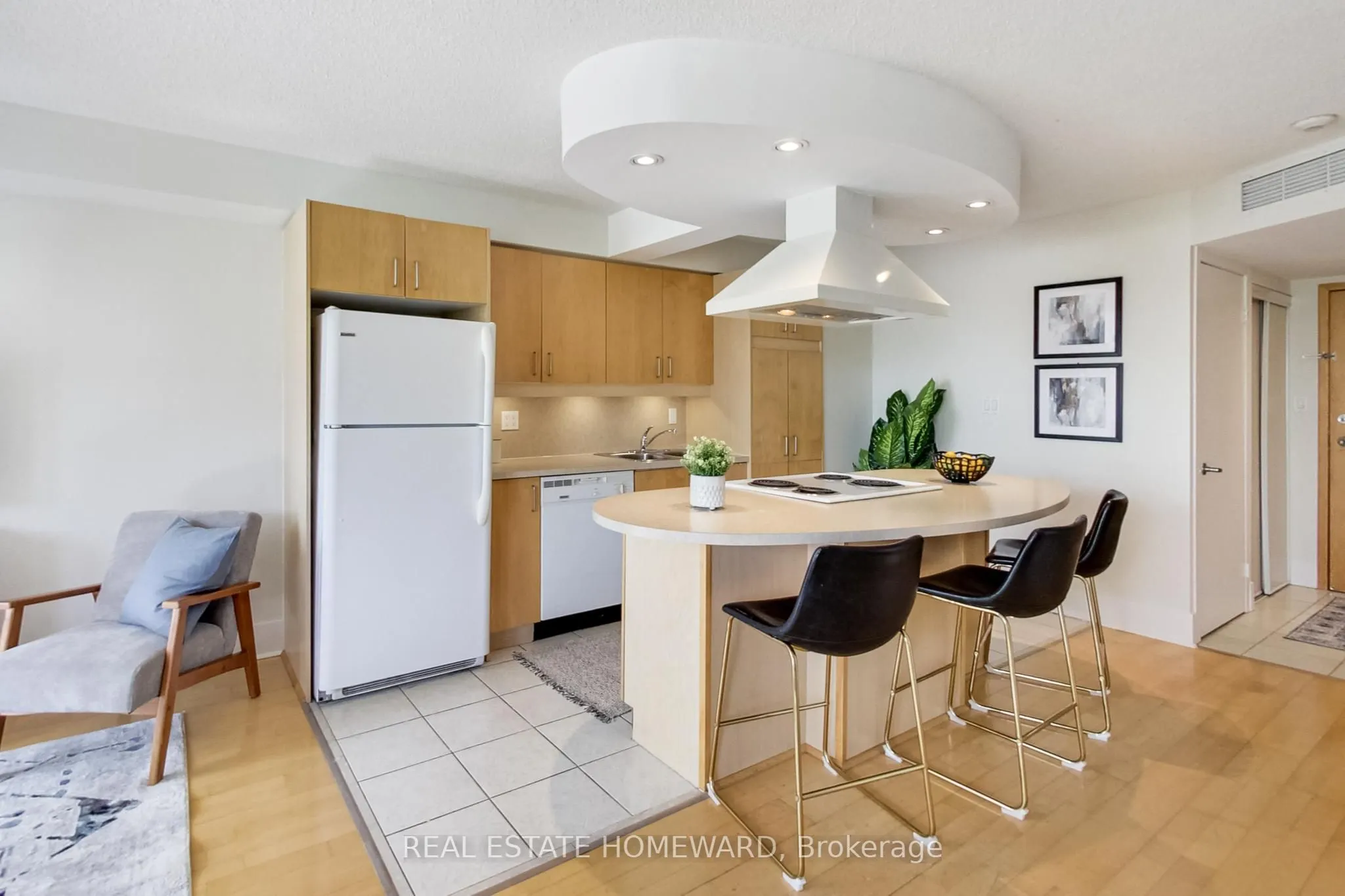 550 Queens Quay W, #201