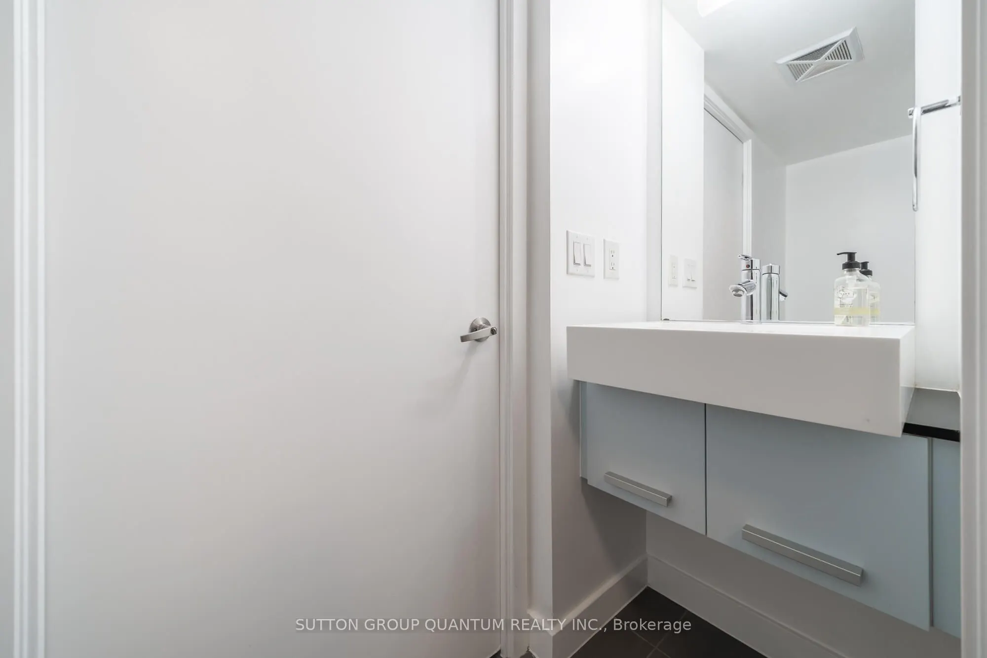38 Dan Leckie Way, #1810
