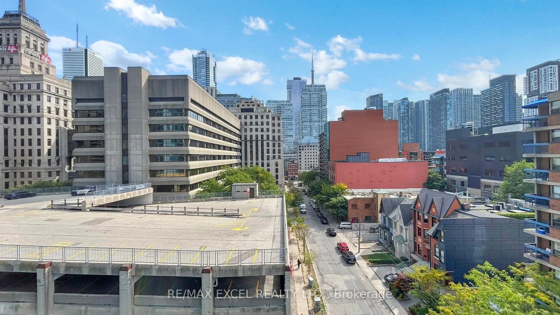 210 Simcoe Street, #704