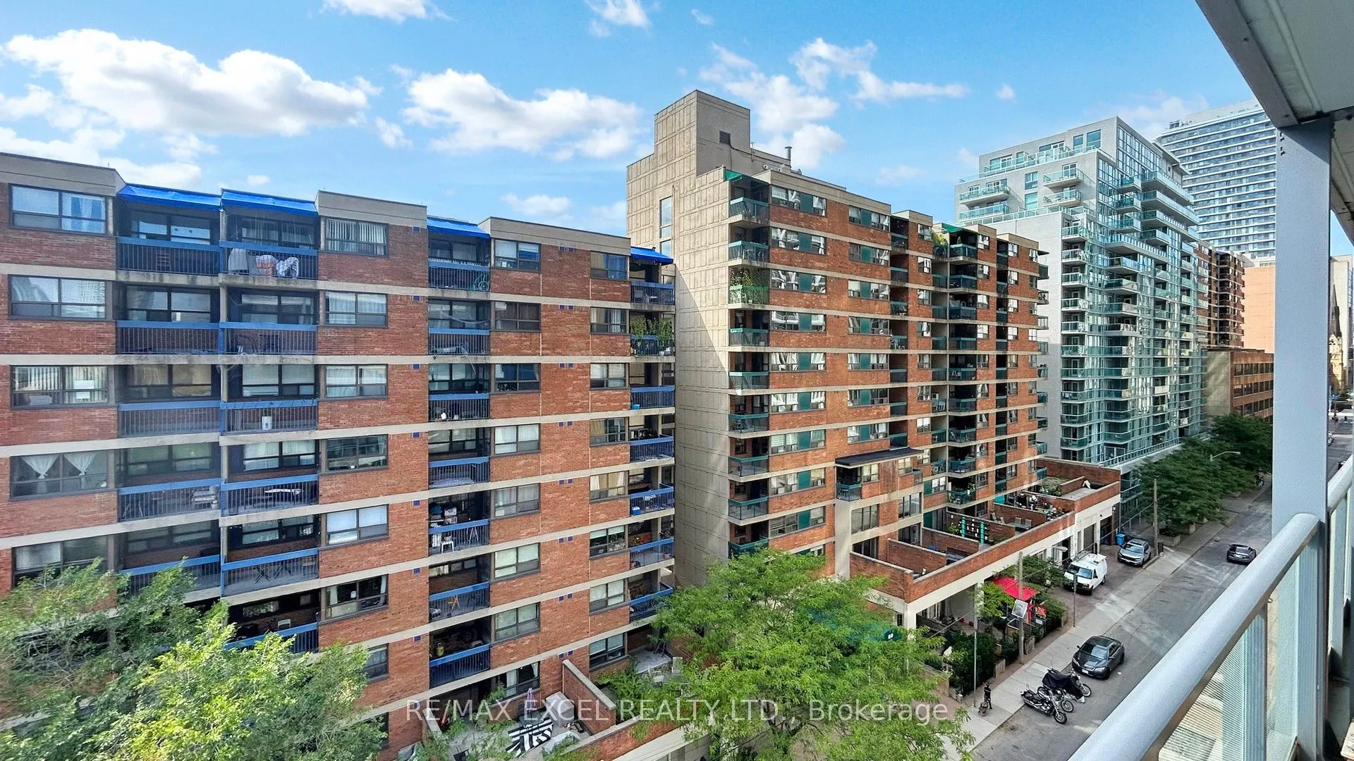 210 Simcoe Street, #704