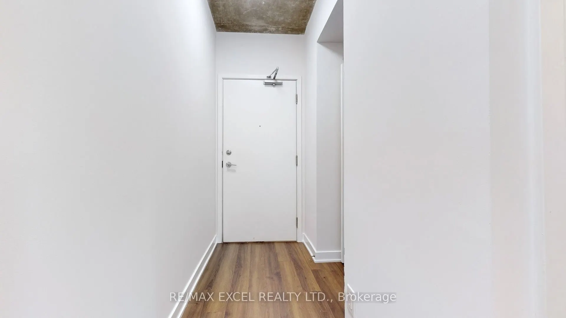 210 Simcoe Street, #704
