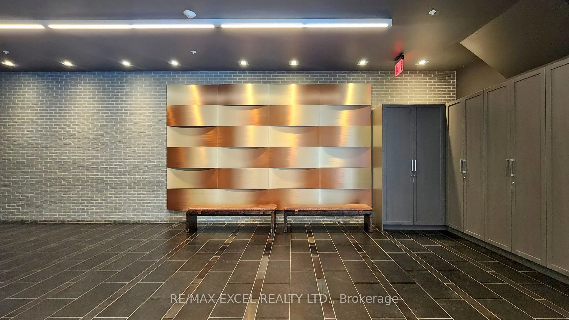 210 Simcoe Street, #704