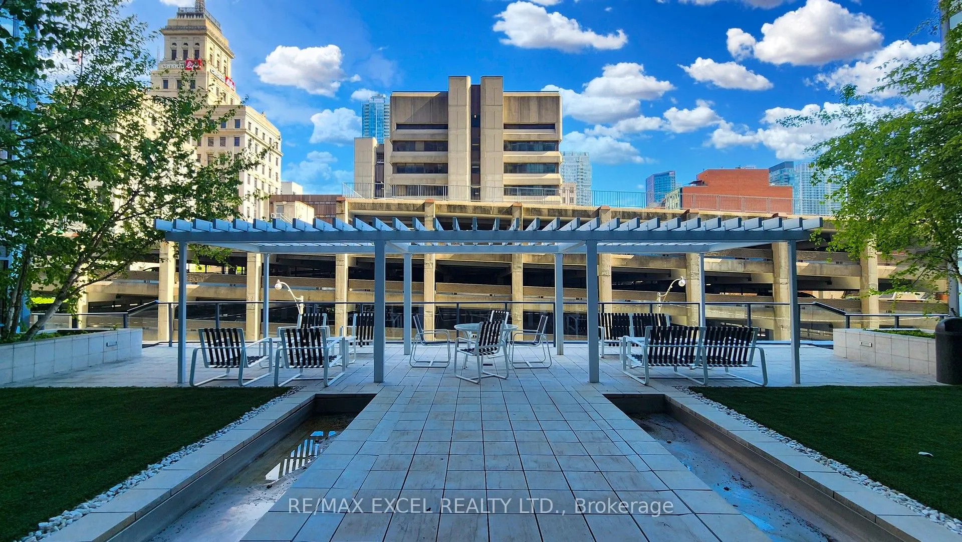 210 Simcoe Street, #704