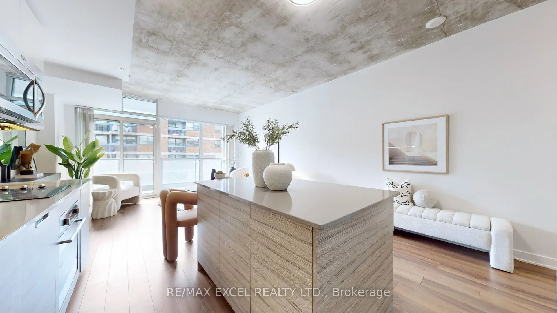 210 Simcoe Street, #704