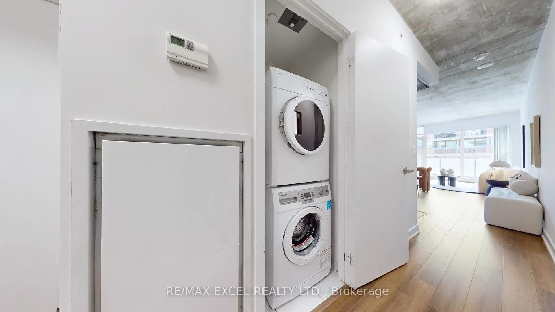 210 Simcoe Street, #704