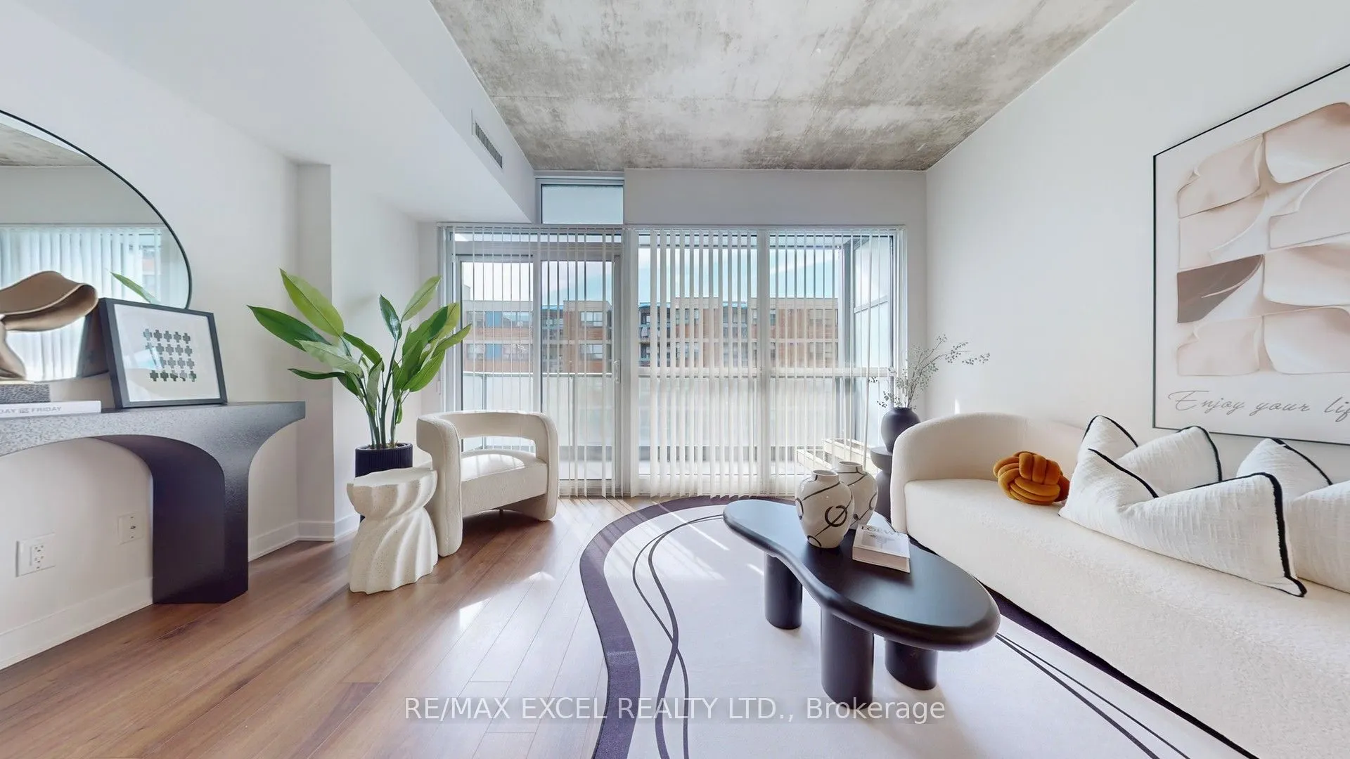 210 Simcoe Street, #704
