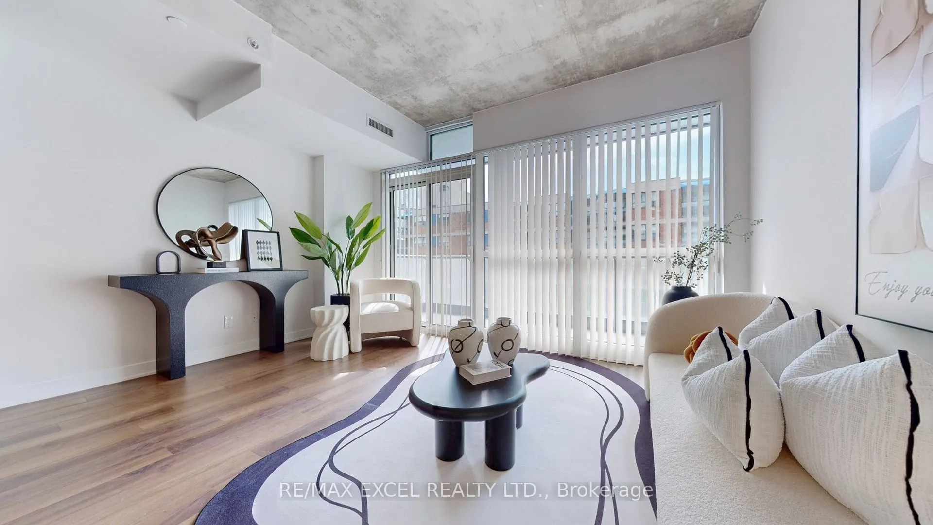 210 Simcoe Street, #704