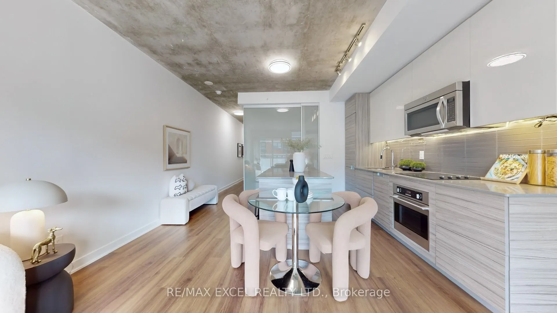 210 Simcoe Street, #704