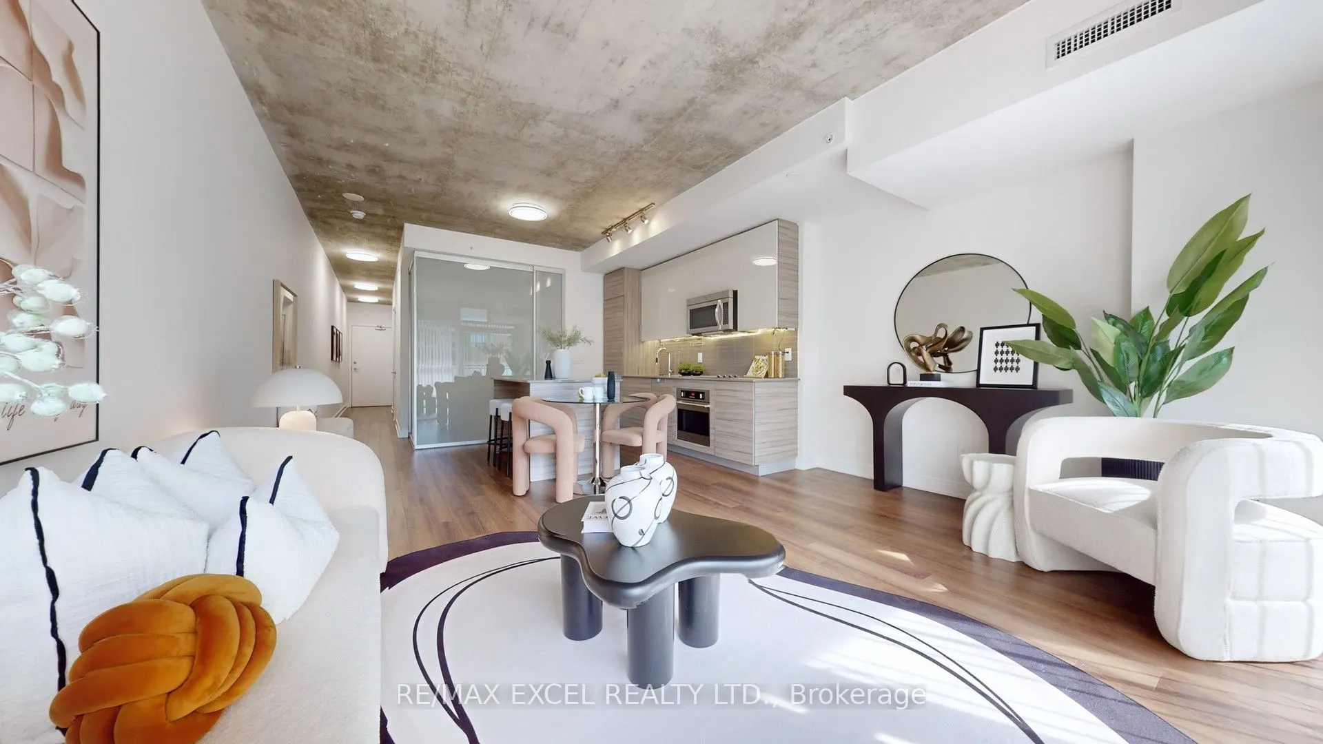 210 Simcoe Street, #704