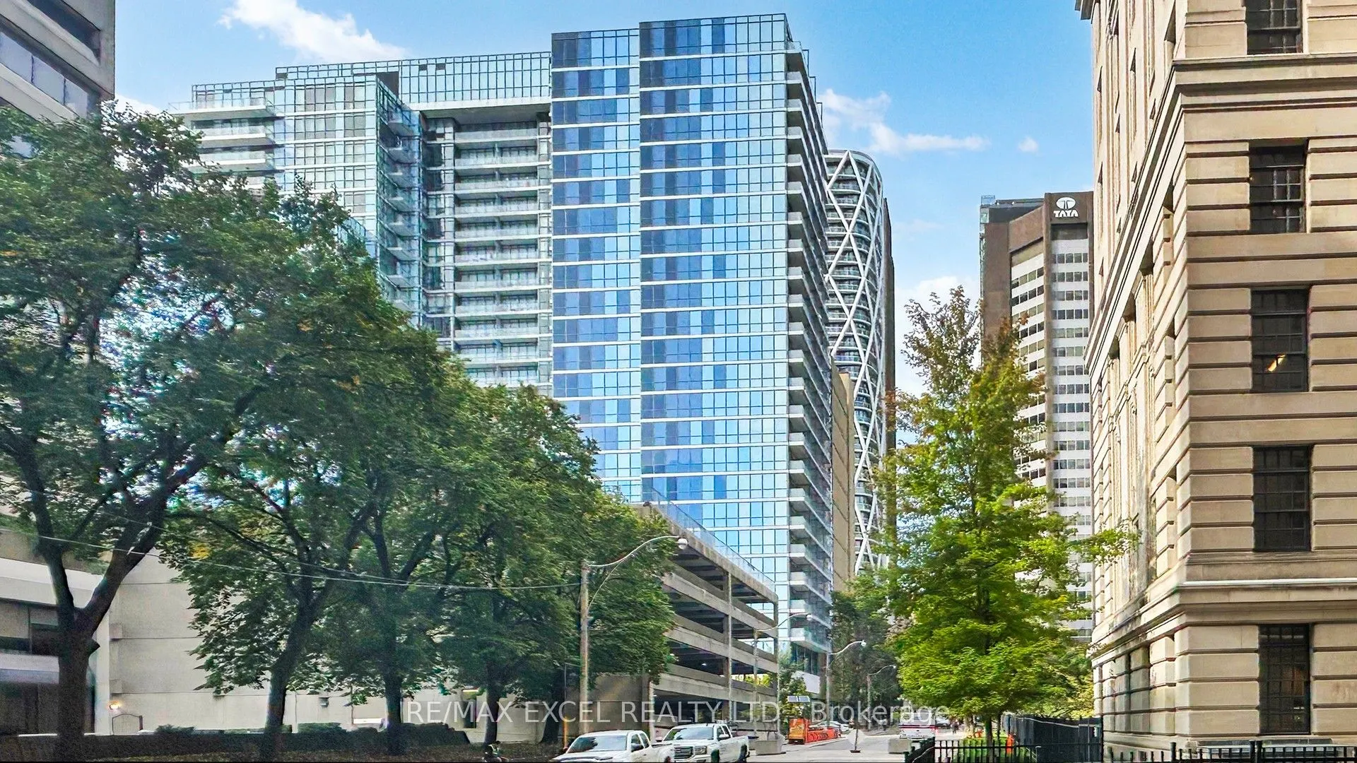 210 Simcoe Street, #704
