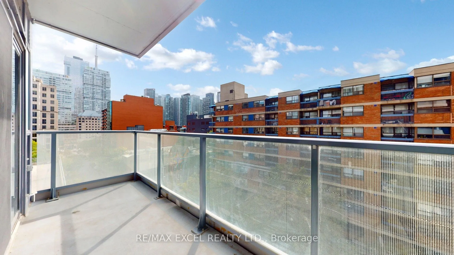 210 Simcoe Street, #704