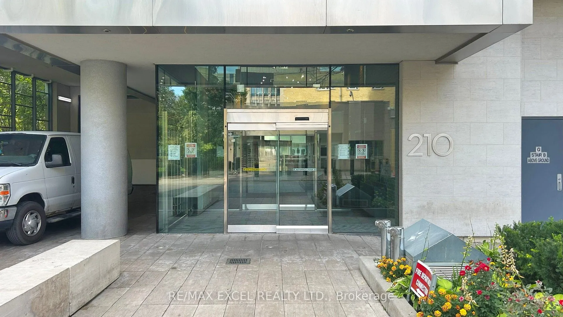 210 Simcoe Street, #704