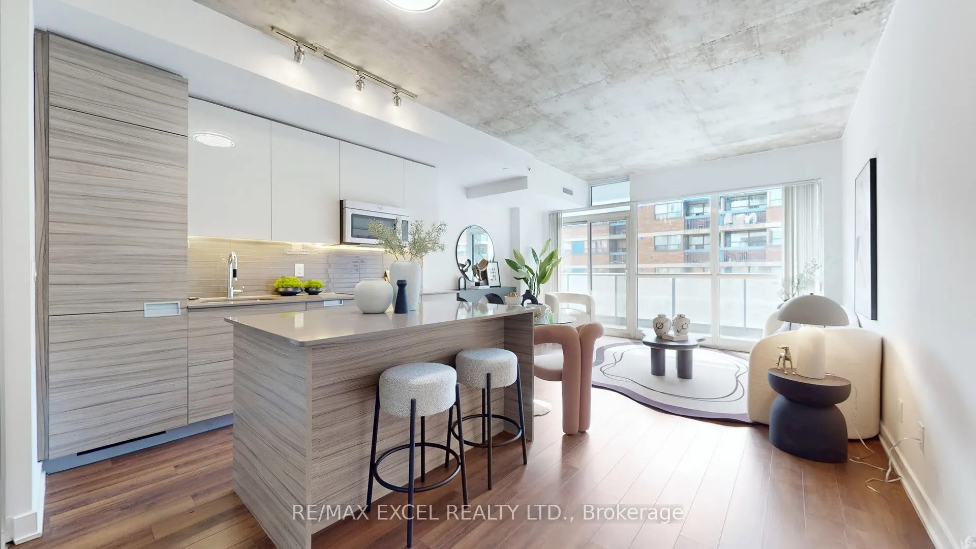 210 Simcoe Street, #704