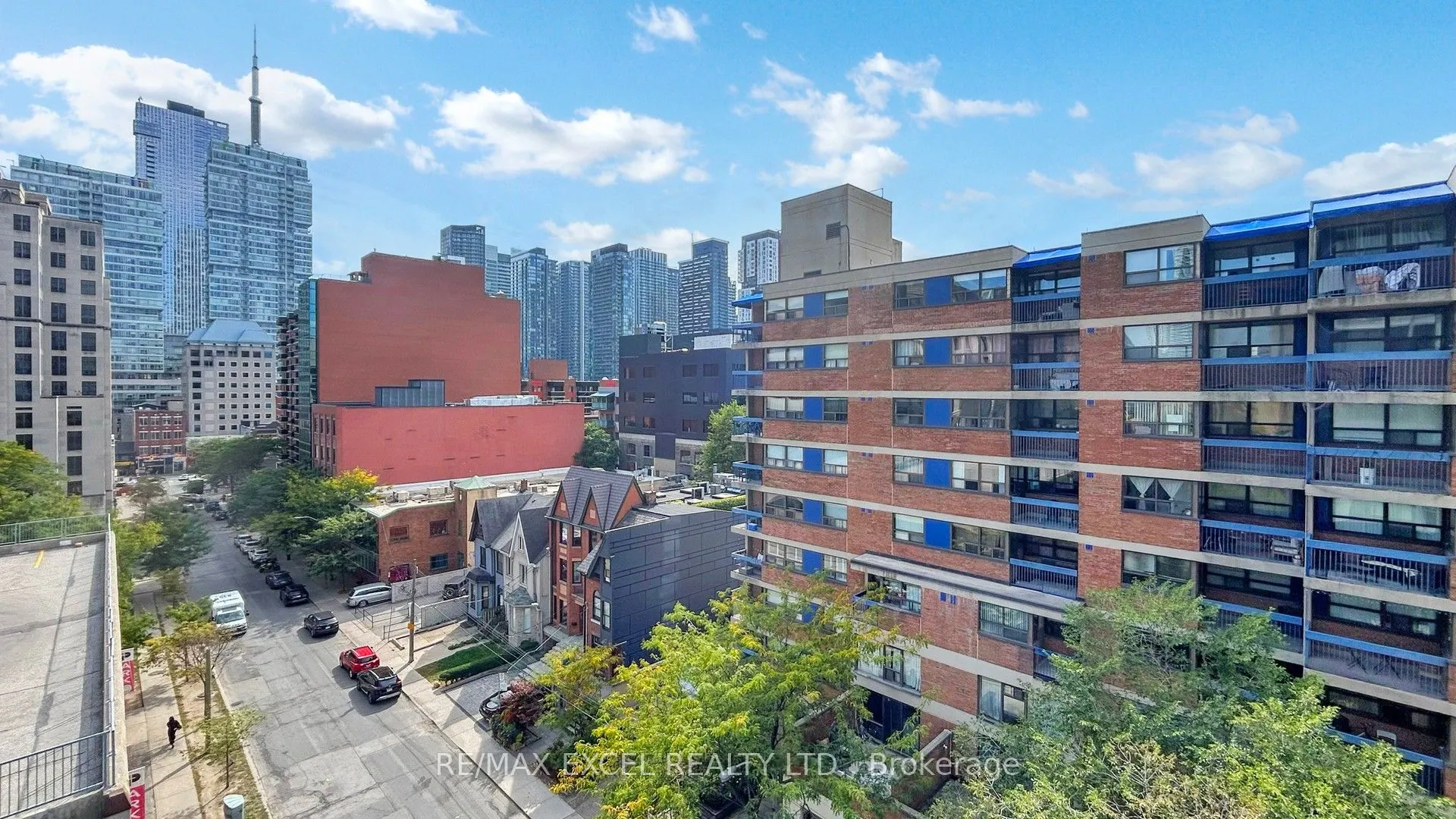 210 Simcoe Street, #704