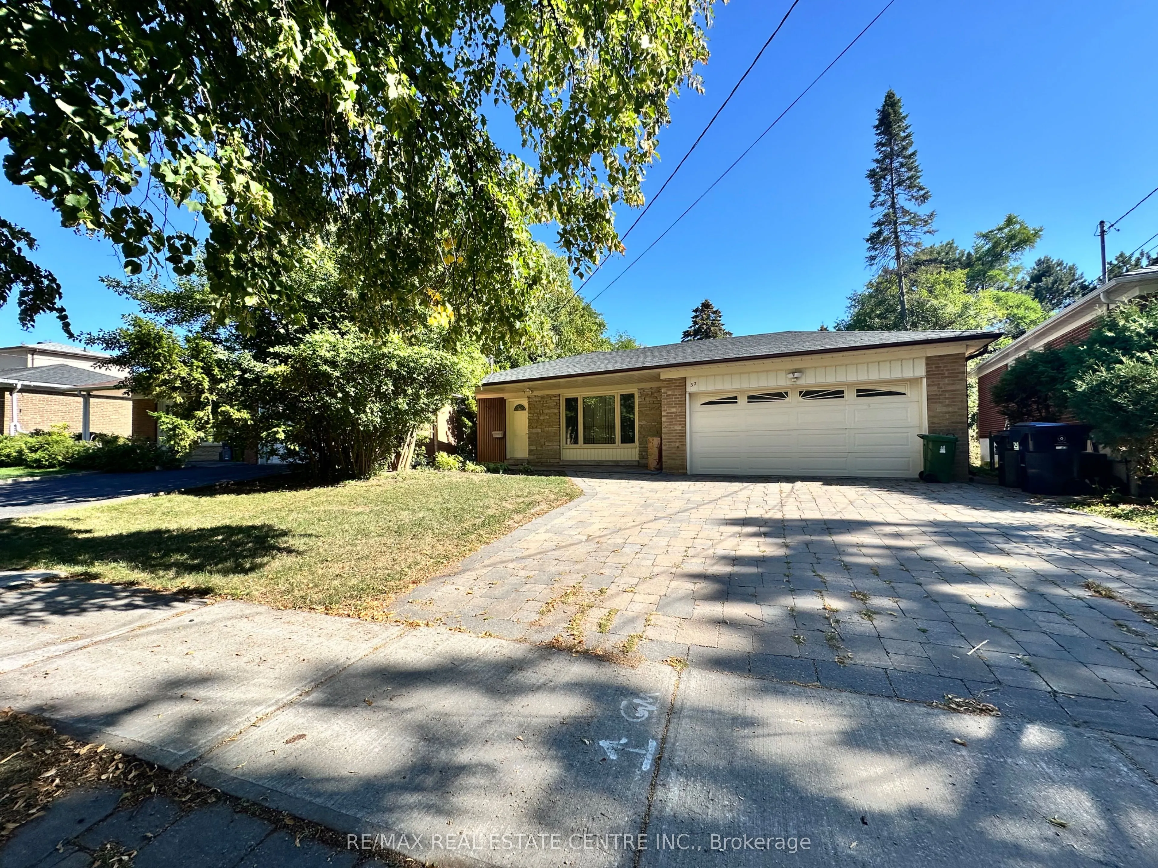 32 Houston Crescent