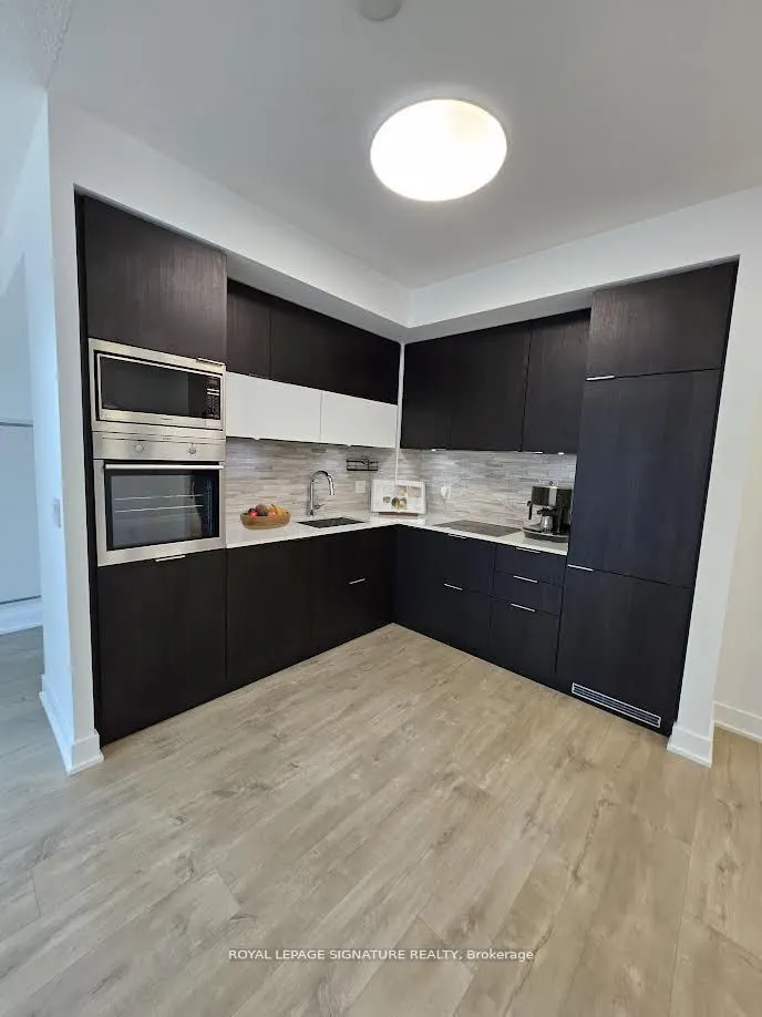 318 Richmond Street W, #1509