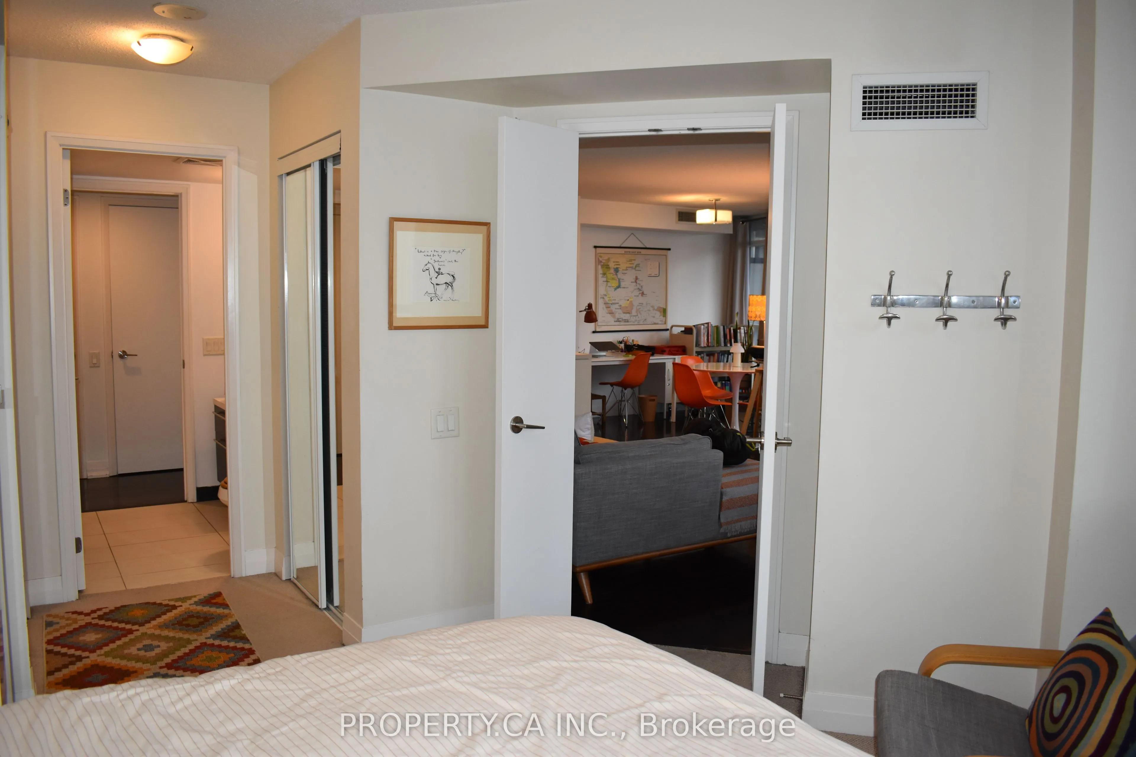 21 Carlton Street, #1307