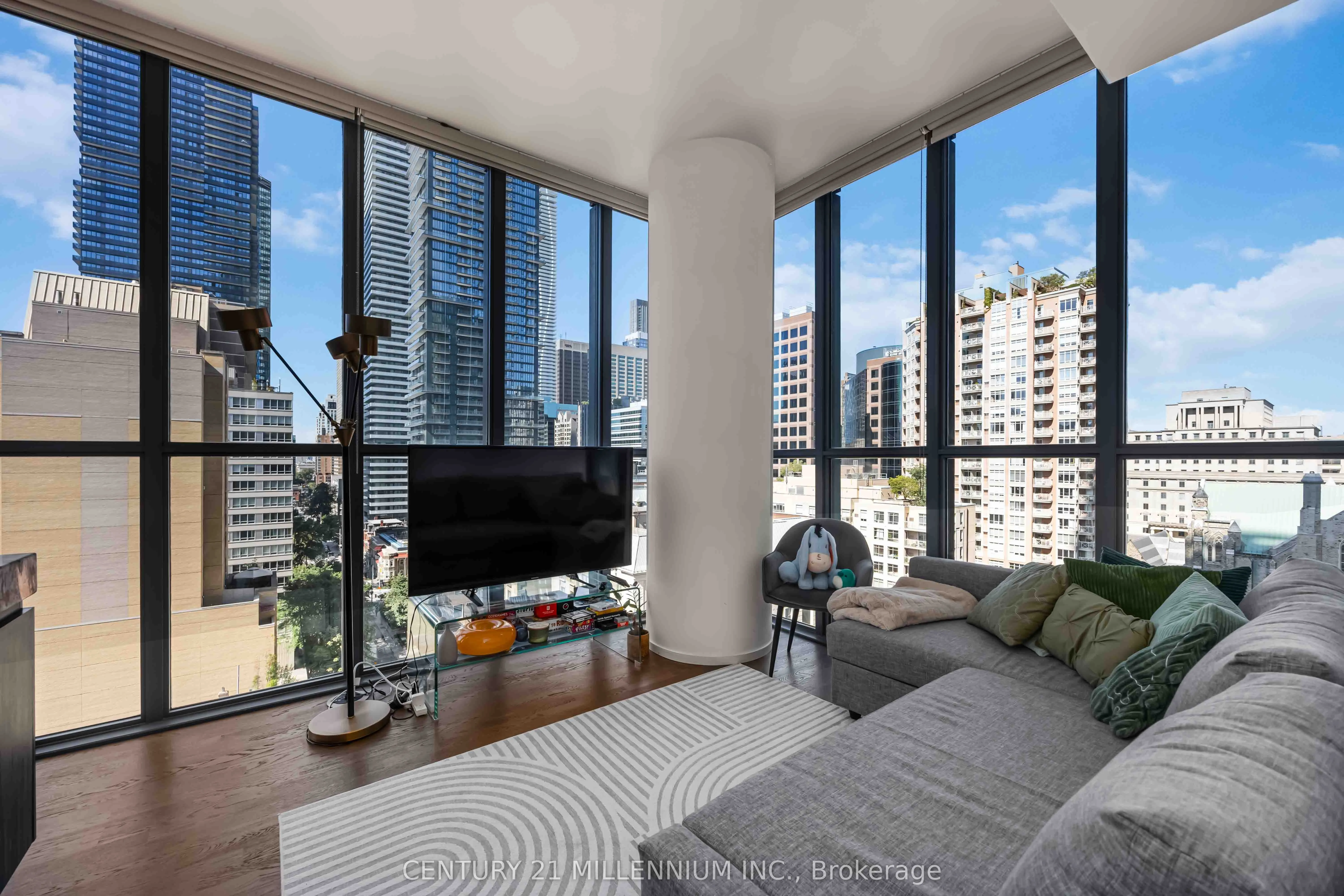 101 Charles Street E, #1006