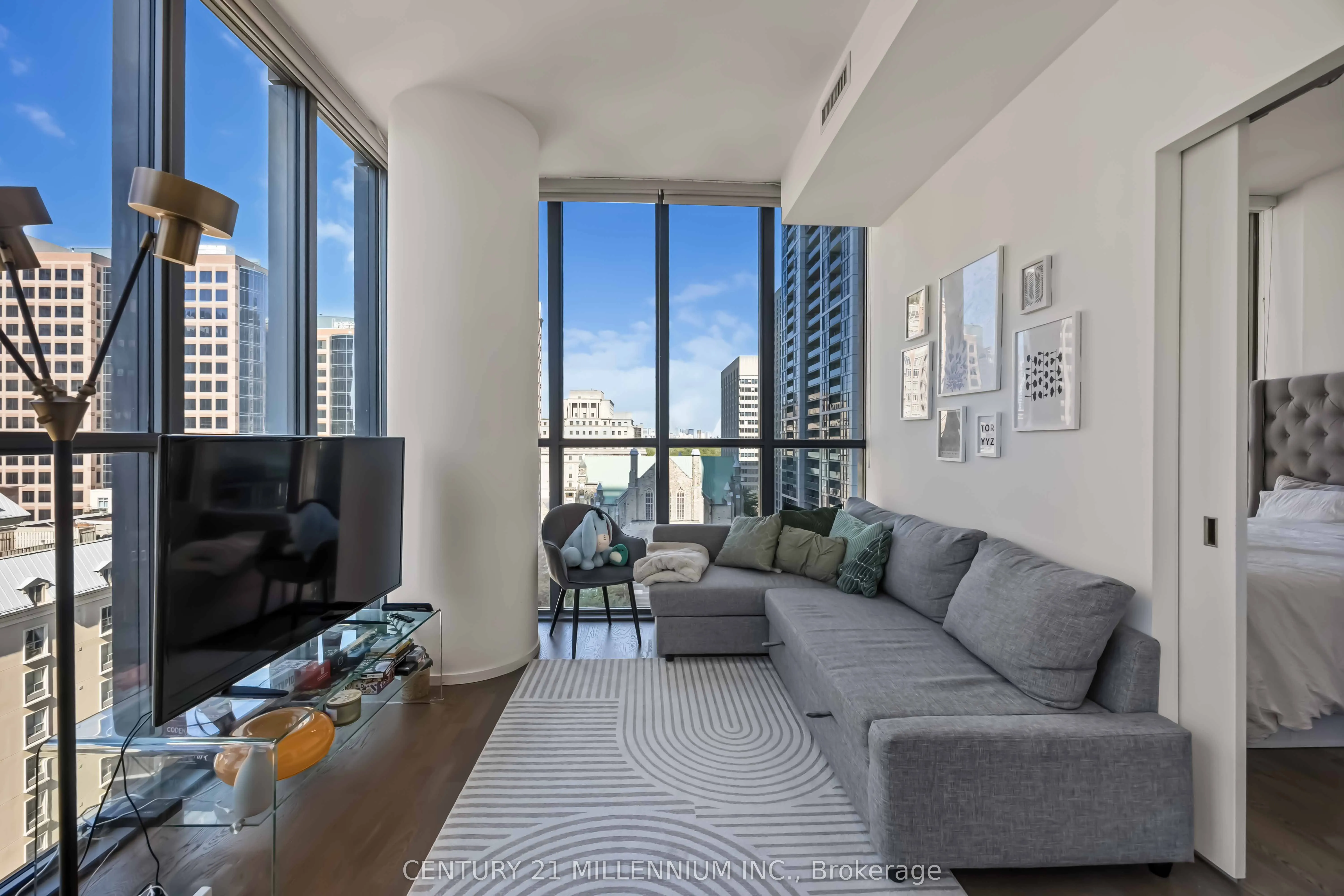 101 Charles Street E, #1006