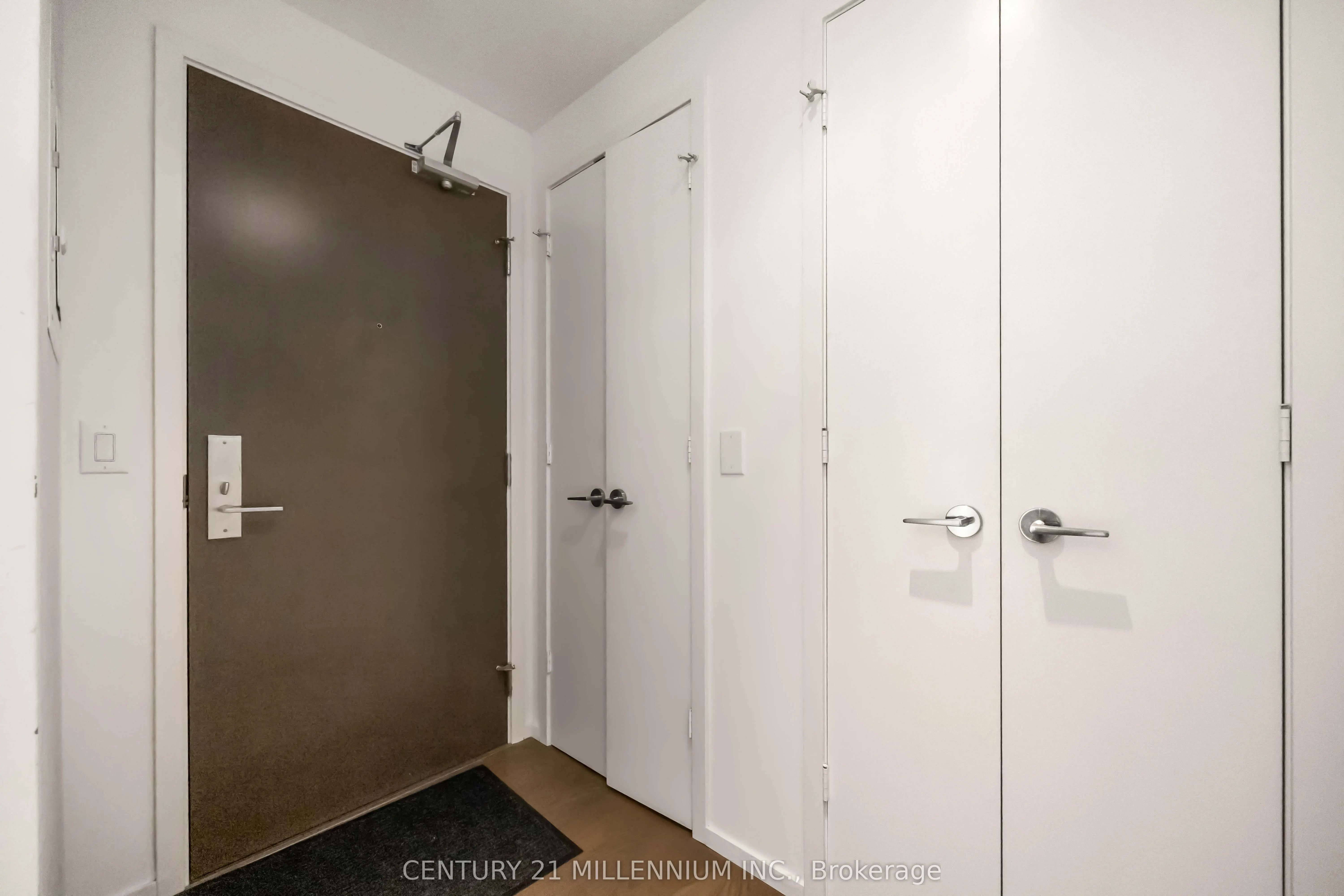 101 Charles Street E, #1006