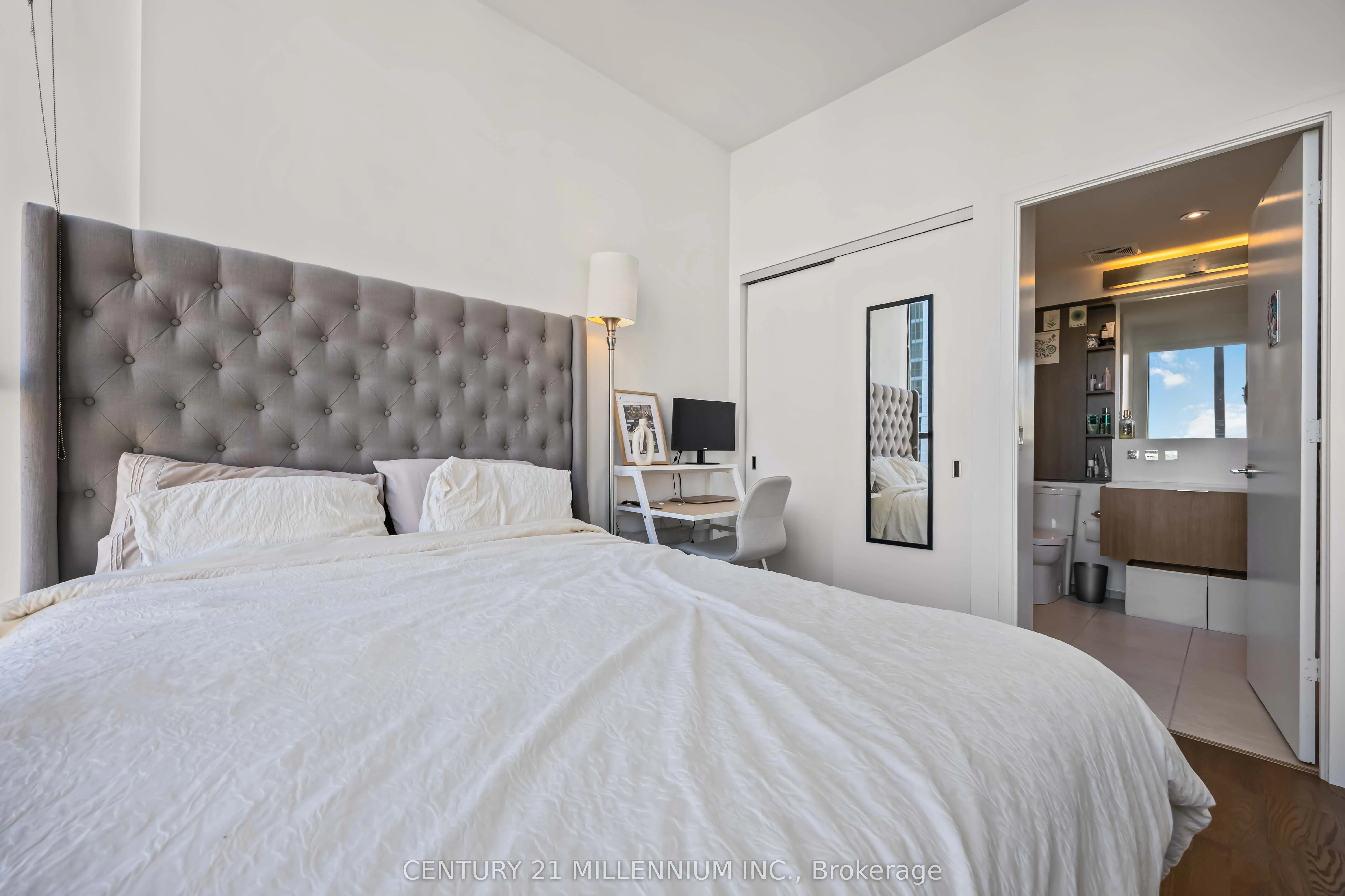 101 Charles Street E, #1006