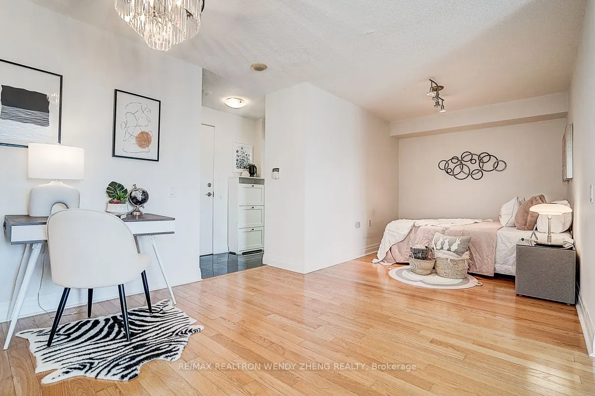 21 Hillcrest Avenue, #2702