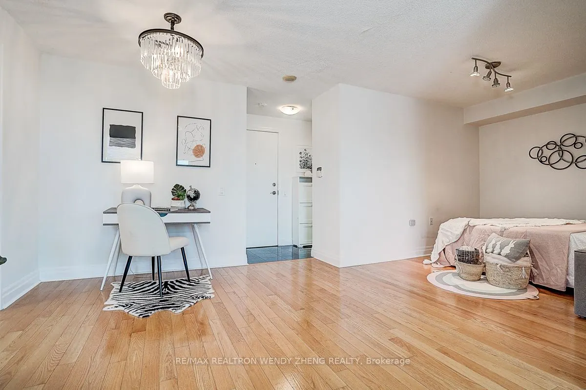 21 Hillcrest Avenue, #2702
