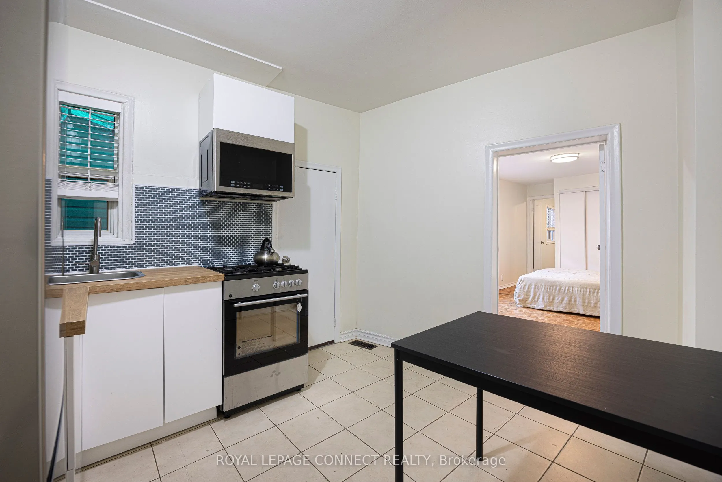 246 Niagara Street, #Main