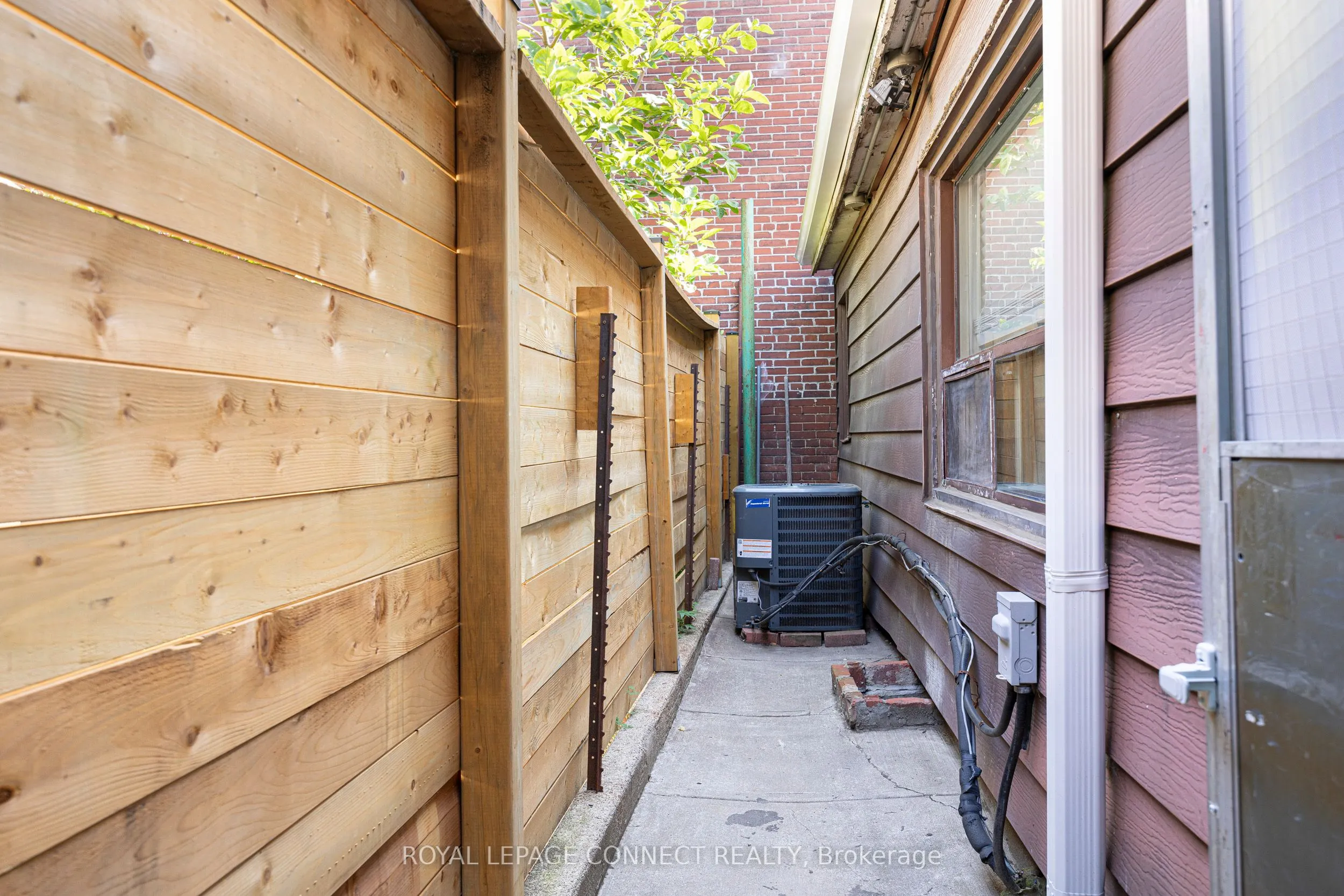 246 Niagara Street, #Main