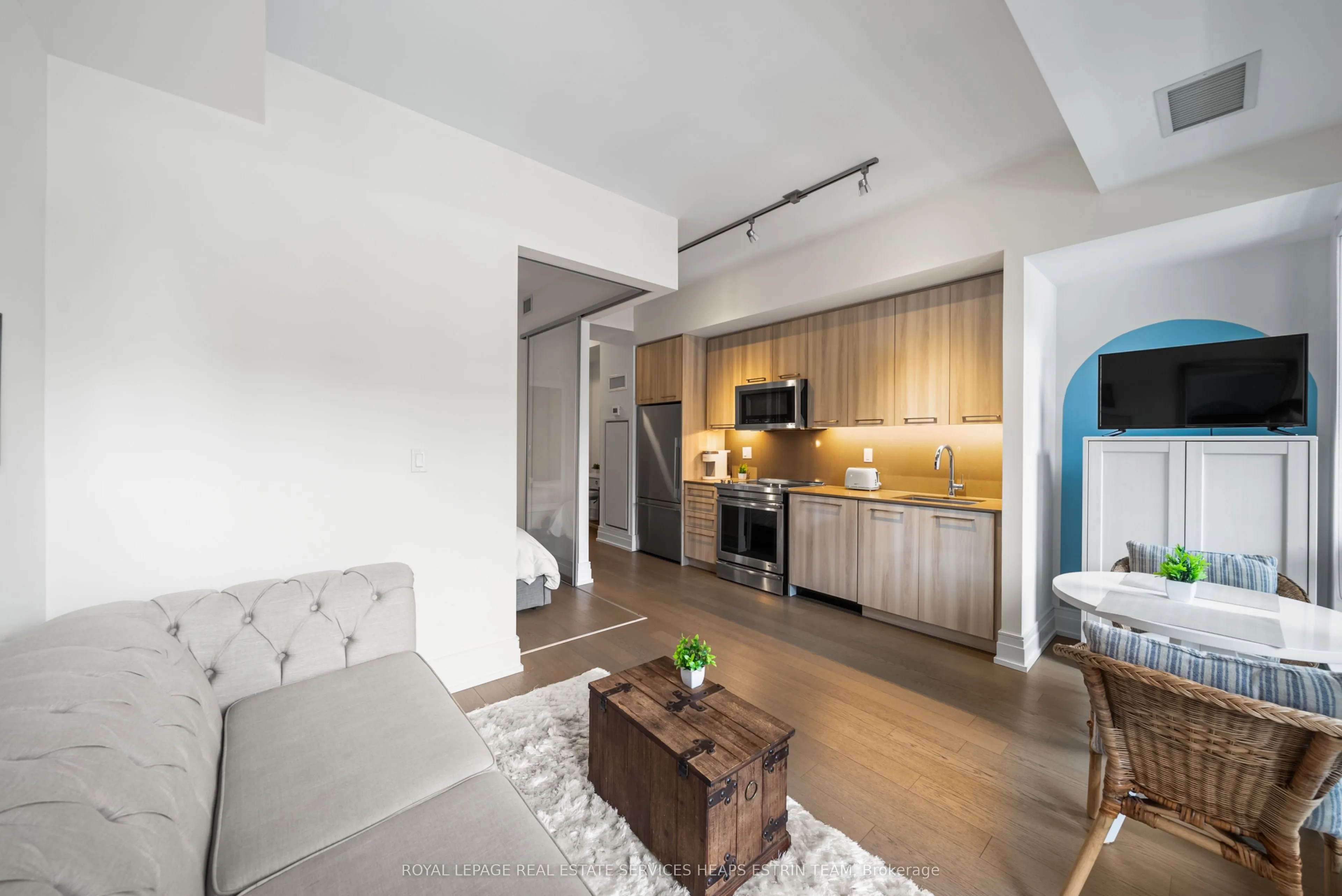 90 Niagara Street, #306
