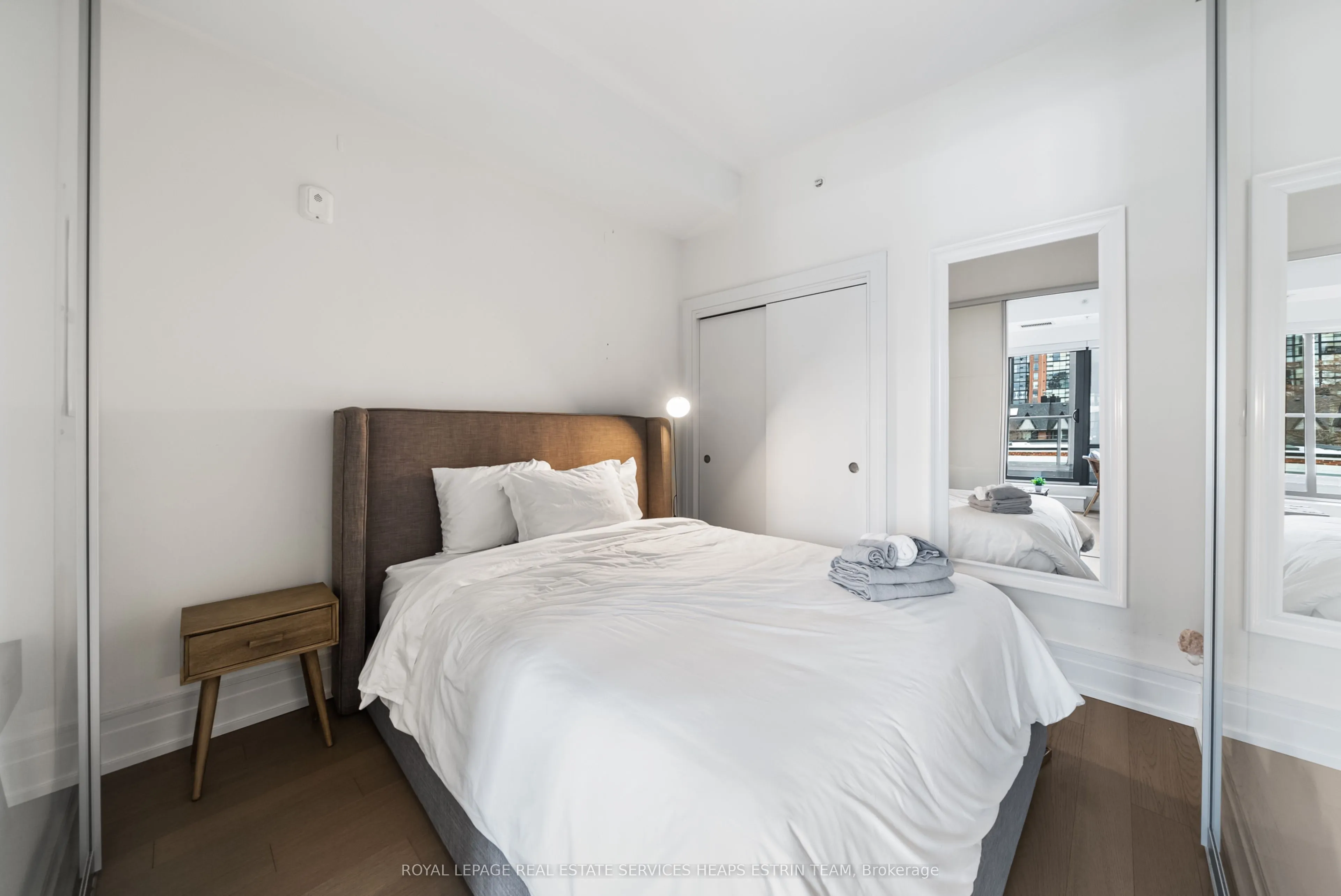 90 Niagara Street, #306
